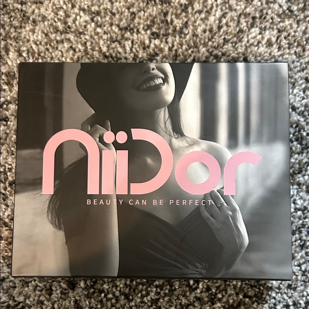 Niidor Strapless Adhesive Bra